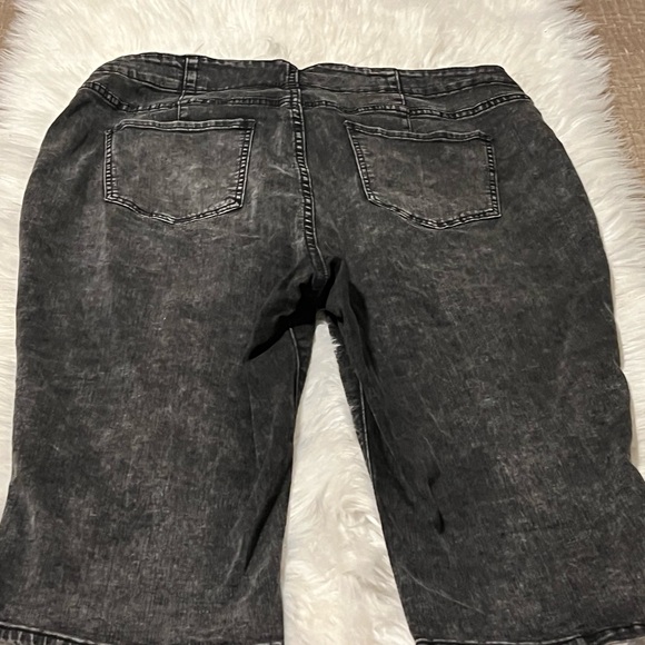 Leveled Up Lace Up Stretch Denim Capris - Black Wash - Picture 6 of 6